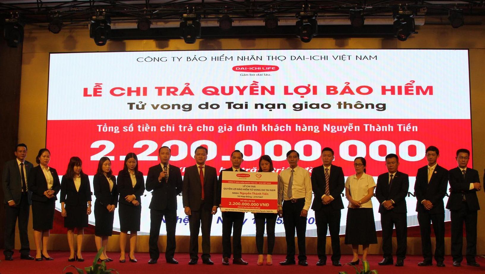 Bảo hiểm Dai-Ichi chi trả 2,2 tỷ đồng quyền lợi hợp đồng bảo hiểm cho khách hàng